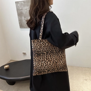 Grand Sac Fourre-tout en Toile Imprimé Léopard pour Femmes Mode Style de Rue Sac à Épaule Décontracté Imprimé