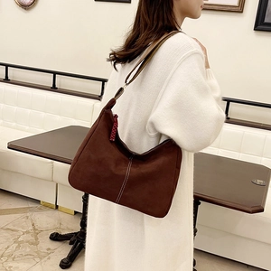 Grand sac fourre-tout rétro hobo pour femme marron foncé avec détail de fermeture rouge