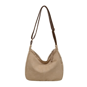 Sac fourre-tout demi-lune kaki vintage avec surpiqûres blanches et sangle marron