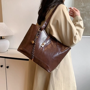 Retro Large Capacity Tote Bag For Women Suede Commuter Shoulder Bag With Metallic Lock Simple Urban Style Handbag