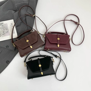 Damen Retro Minimalistische Umhängetasche Mattes PU-Leder Patchwork Mode Quadratische Handtasche Goldene Hardware Alltagstasche