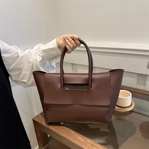 Borsa Tote da Donna Minimalista in Pelle PU Grande Capacità Borsa a Tracolla Pendolare Semplice Retro Con Design a Patta Tinta Unita