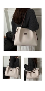 Vista a tre vie della grande borsa tote beige con manici marroni in stile minimalista