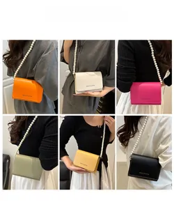 Détails de petits sacs à bandoulière carrés colorés avec bandoulières en perles en six tons