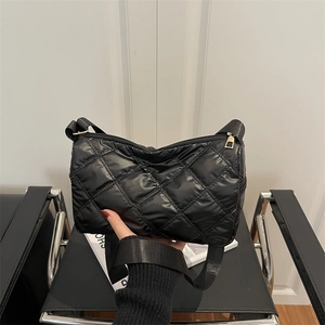 Trendy Quilted Shoulder Bag For Women Shiny Synthetic Leather Large Capacity Diamond Lattice Crossbody Handbag Chic Hobo Purse
