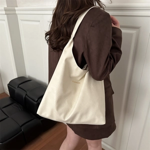 Retro cream white large tote bag with textured leather and gold fashion logo