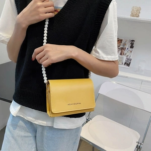 Sac bandoulière carré jaune chic pour femmes avec bandoulière décorative en perles