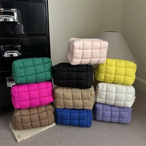 Korean Style Synthetic Leather Quilted Puffer Cosmetic Bag For Women Portable Urban Simple Grid Travel Makeup Storage Clutch