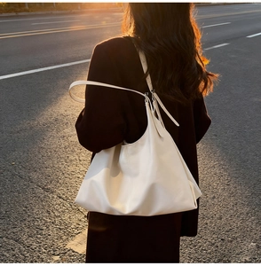 Minimalist large capacity tote bag in cream white soft leather for daily commuting style