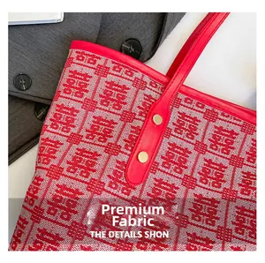 Détail du tissu jacquard haut de gamme avec motifs de double bonheur sur le sac fourre-tout