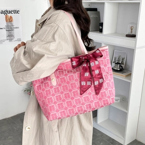Sac fourre-tout rose festif avec jacquard double bonheur et ruban rouge pour mariage