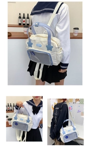 Dettaglio borsa ita stile JK con finestra trasparente, stelle blu e fodera a rete