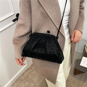 Fashionable leopard print pleated shoulder bag with soft velvet texture and black strap