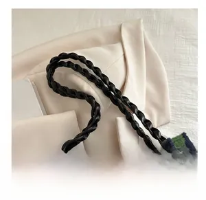 Detail of green polka dot tote bag featuring a high-quality black woven handle