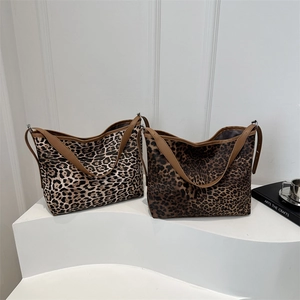 Fashionable leopard print tote bag with adjustable leather straps and large capacity for women