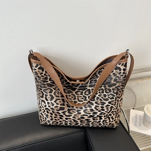 Fashionable leopard print large tote bag with brown leather handles for women