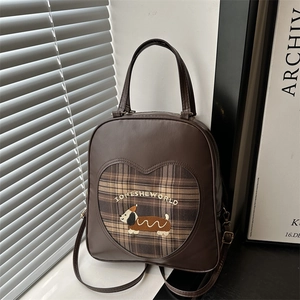 Zaino vintage marrone con cuore traforato, motivo scozzese e ricamo di bassotto
