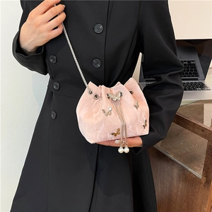 Sac Seau Papillon pour Femmes en Cuir PU Plissé Sac Bandoulière avec Chaîne en Métal et Cordon en Künstliche Perles Sac à Épaule Chic