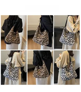 Détails du grand sac cabas en peluche imprimé léopard porté avec diverses tenues