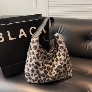 Faux fur leopard print tote bag with black leather shoulder strap for autumn and winter