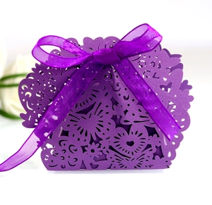 Elegante scatola regalo per matrimonio viola tagliata al laser con farfalla e fiocco