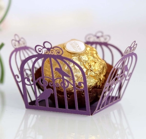 Boîte à bonbons violette découpée au laser en forme de cage à oiseaux pour mariage