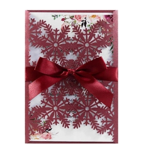 Élégante carte de Noël rouge découpée au laser avec nœud et insert à motif floral