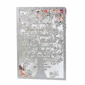 Faire-part mariage découpé laser avec arbre pailleté argenté et carte à fleurs roses