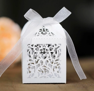 Laser Cut Heart Hollow Out Wedding Favor Candy Boxes With Ribbon Pearlescent Paper Gift Wrapping Party Favor Box