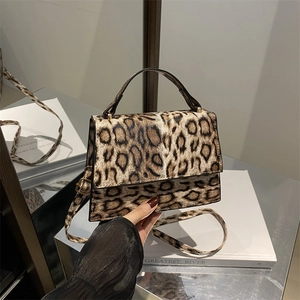 Sac à main rétro à motif léopard en fausse fourrure avec ferrures dorées chic