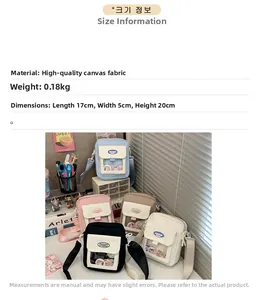 Vue détaillée du petit sac à bandoulière en toile avec fenêtre transparente et dimensions