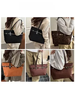 Collage de sacs cabas en daim noir, léopard et marron avec anses en cuir