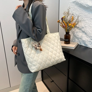 White quilted tote bag for women with leopard cat charm and large capacity for daily use