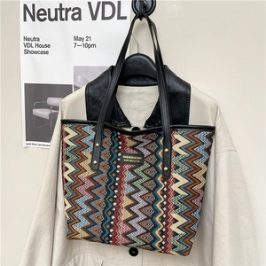 Ethnic large capacity tote bag with colorful zigzag knit patterns and wide shoulder strap