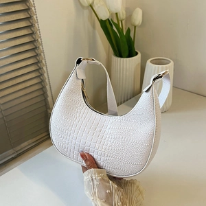 Sac à bandoulière rétro demi-lune en cuir gaufré crocodile crème avec zip doré