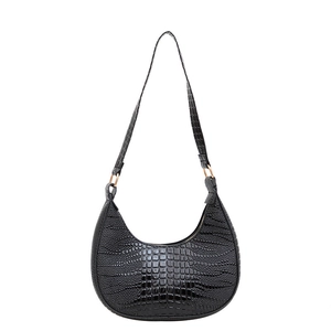 Sac hobo rétro à motif crocodile noir avec des finitions en métal doré élégantes