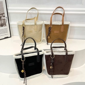 Borsa a Secchiello da Donna in Finta Pelle Scamosciata con Bordo in Peluche Montone Colore a Contrasto Borsa a Mano Moda Patch Lettera Borsa a Tracolla