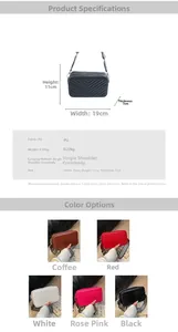 Détails d'un petit sac bandoulière matelassé avec une large sangle géométrique chic