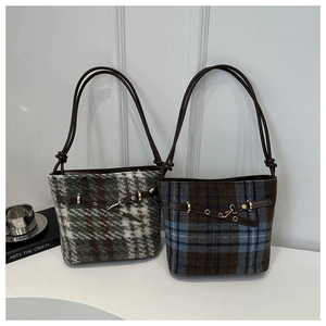 Détails des sacs à bandoulière en laine à carreaux vintage avec sangles et boucles