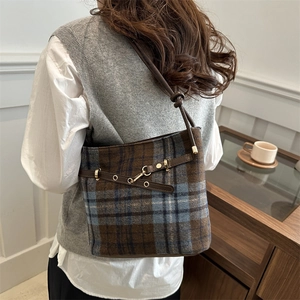 Sac Seau en Laine à Carreaux Rétro pour Femmes Sac à Épaule Minimaliste en Cuir Synthétique avec Boucle Métallique Sac Bandoulière