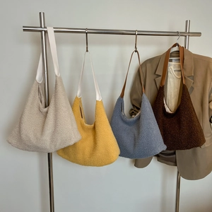 Vintage Plush Large Capacity Tote Bag For Women 2025 Fashion Commuter Shoulder Bag Soft Teddy Fleece Hobo Bag Solid Color