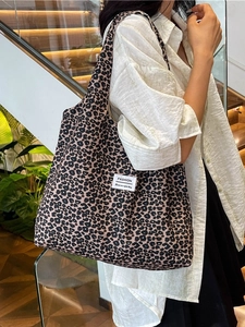 Fashionable leopard print nylon tote bag with large capacity for women's daily commuting use