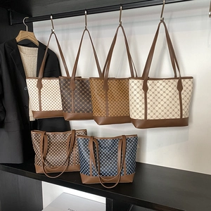 Retro Women PU Leather Tote Bag Large Capacity Monogram Print Geometric Pattern Vintage Shoulder Handbag Commuter Style