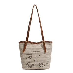 Grand sac cabas en paille tressée avec lanières en cuir marron et broderie chat mignon