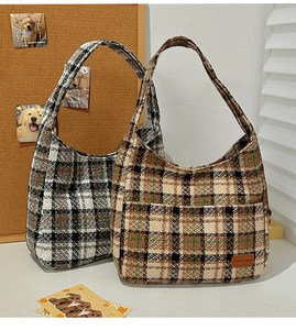 Close-up of the textured woven fabric and classic plaid pattern on the vintage tote bag