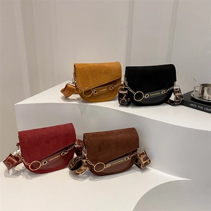 Sacs selle vintage avec large bandoulière géométrique en quatre couleurs rétro pour femme