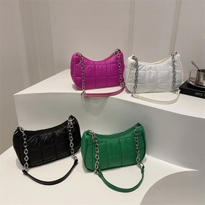 Sac Sous l'Aisselle Matelassé pour Femmes Mode Minimaliste Sac à Épaule en Toile Avec Décoration de Chaîne Sac Carré Décontracté Quotidien