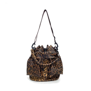 Fashionable leopard print bucket bag with drawstring closure and detachable shoulder straps