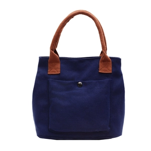 Sac fourre-tout minimaliste en toile bleu foncé avec poche et poignées marron