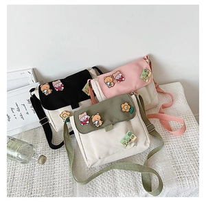 Comparaison détaillée de sacs à bandoulière en toile mignons en noir rose et vert